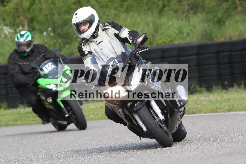 Archiv-2025/10 23.04.2025 Cornu Master School ADR/gruen-vert/34